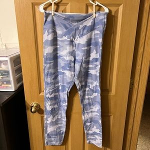 VS Pink crossover leggings